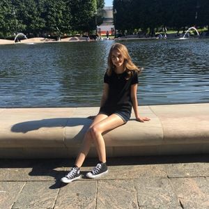 Meet your Posher, Chloe